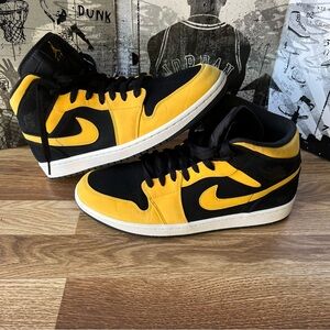 2018 AirJordan 1 Retro Mids Reverse New Love Sneakers 554724-071